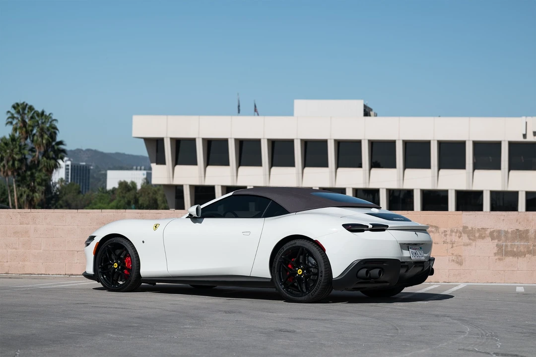 2025 Ferrari Roma Spider - Image 19 of 31