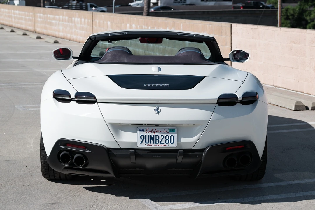 2025 Ferrari Roma Spider - Image 8 of 31