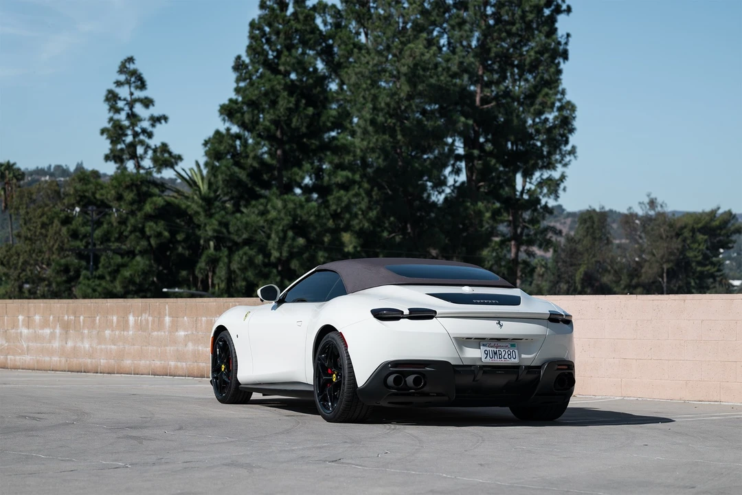 2025 Ferrari Roma Spider - Image 20 of 31