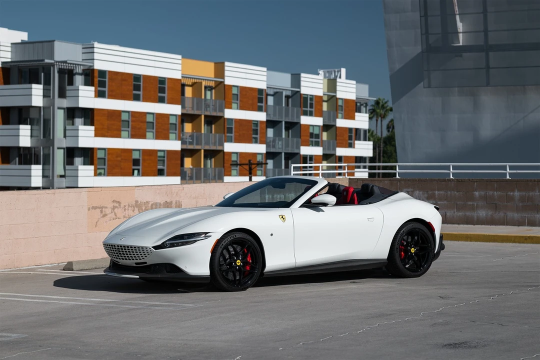2025 Ferrari Roma Spider - Image 3 of 31