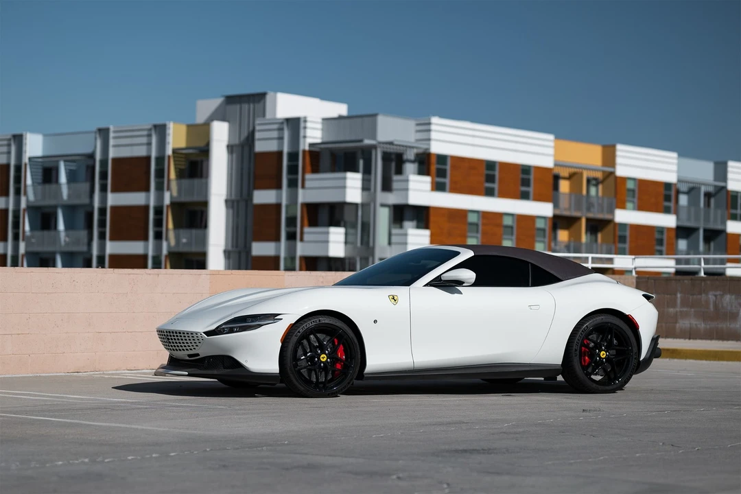 2025 Ferrari Roma Spider - Image 18 of 31
