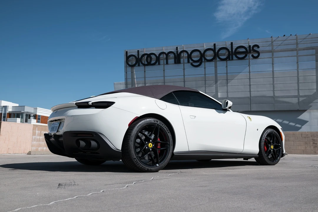 2025 Ferrari Roma Spider - Image 25 of 31