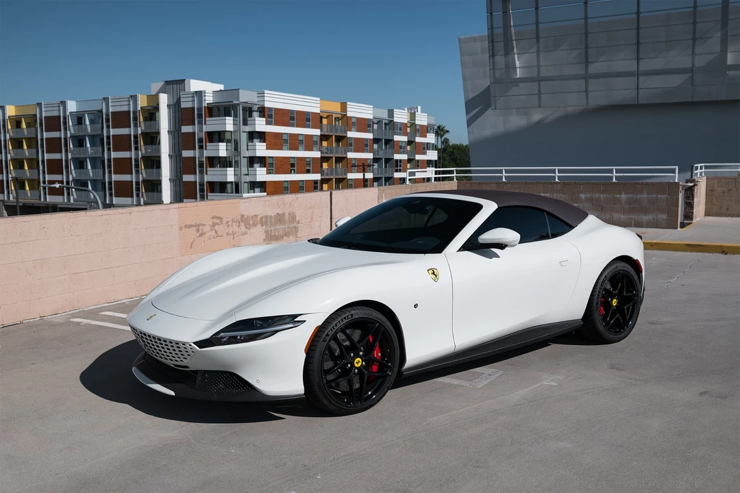 2025 Ferrari Roma Spider - Image 16 of 31