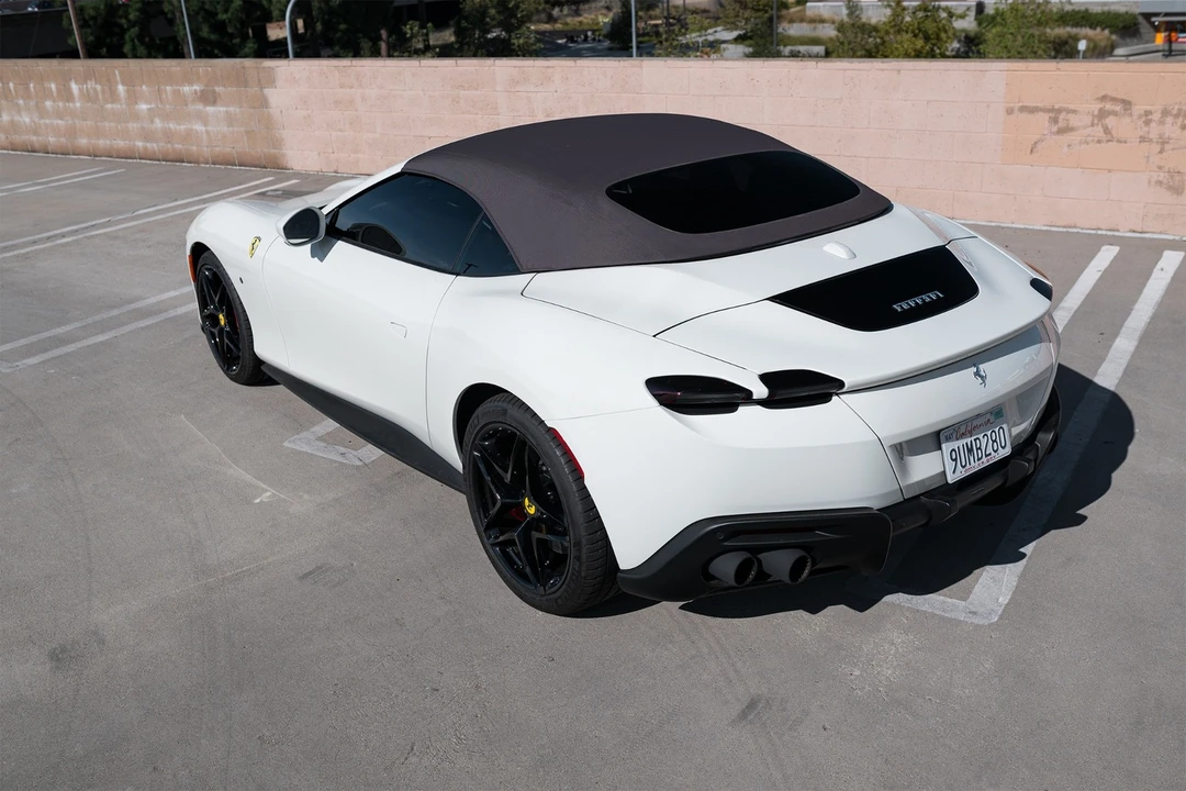 2025 Ferrari Roma Spider - Image 21 of 31