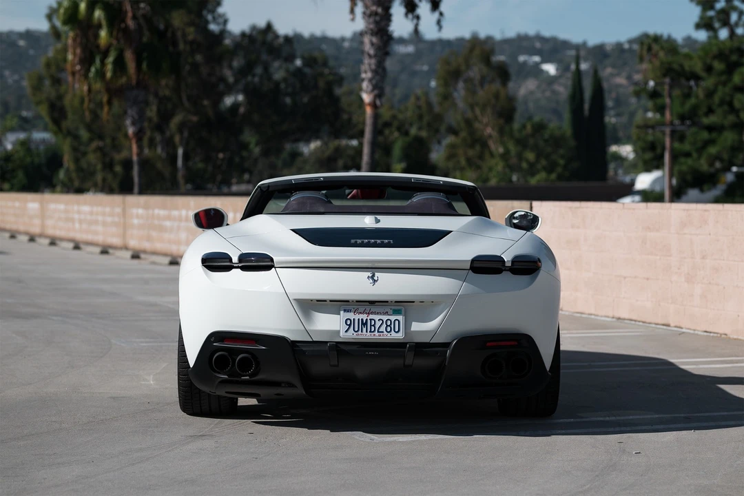 2025 Ferrari Roma Spider - Image 7 of 31