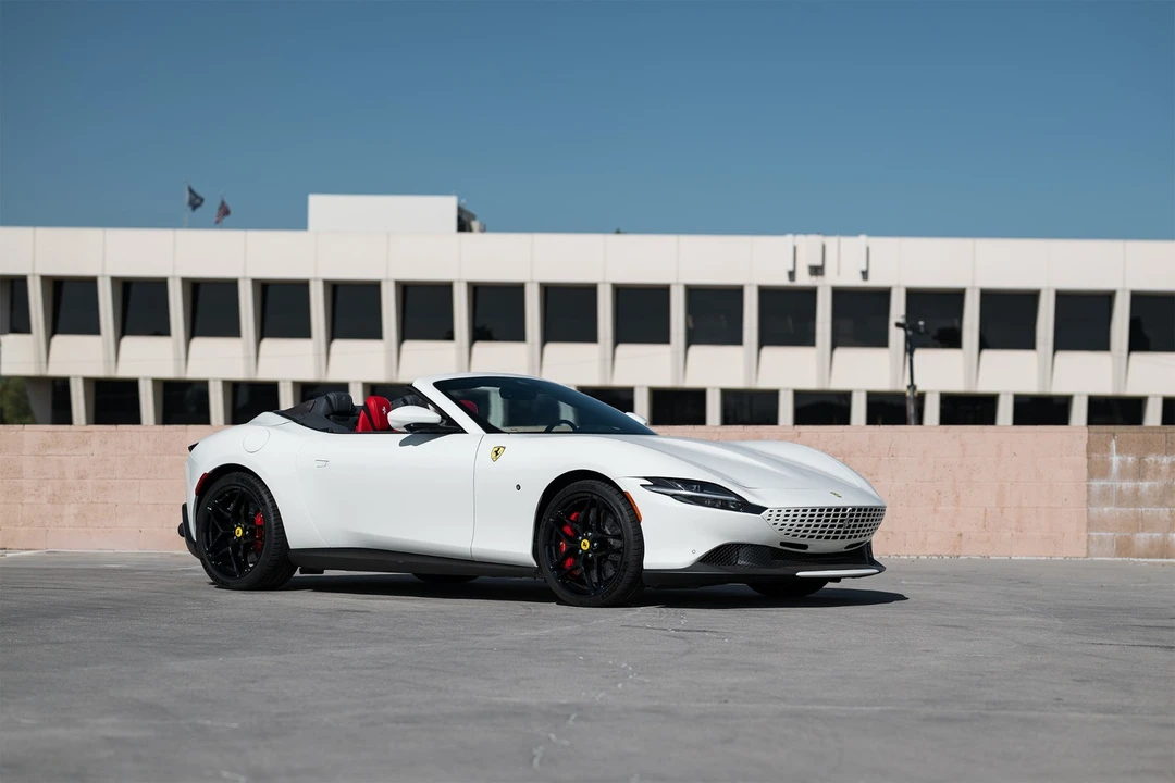 2025 Ferrari Roma Spider - Image 13 of 31