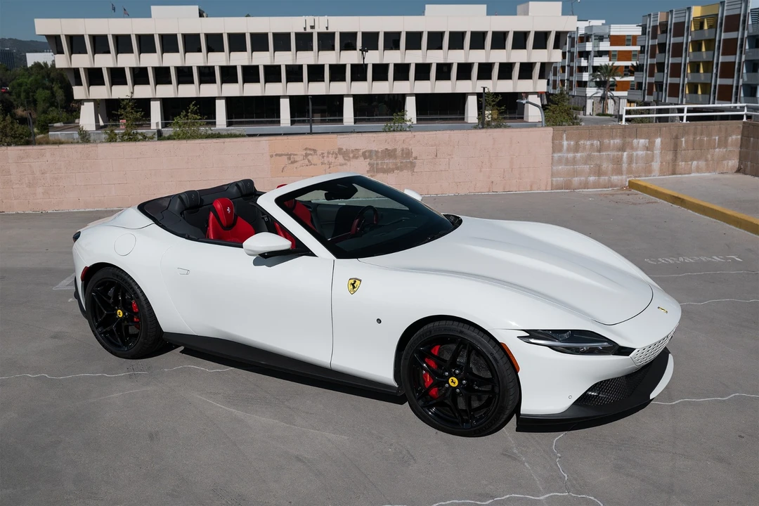 2025 Ferrari Roma Spider - Image 14 of 31