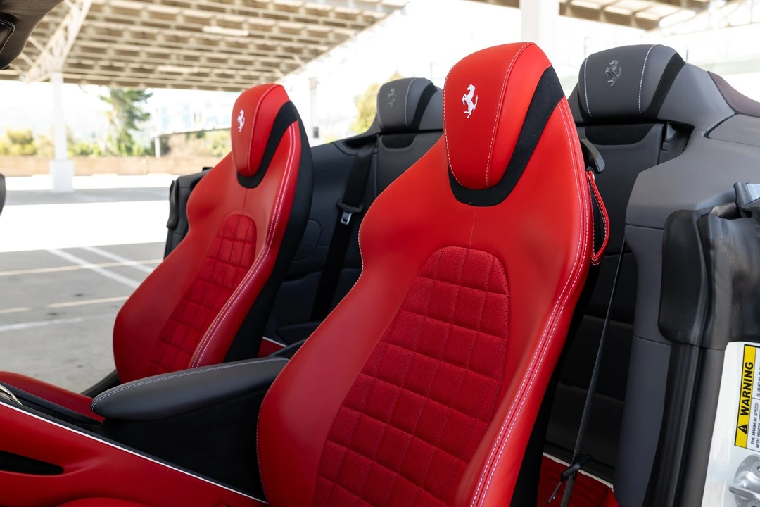 2025 Ferrari Roma Spider - Image 2 of 31