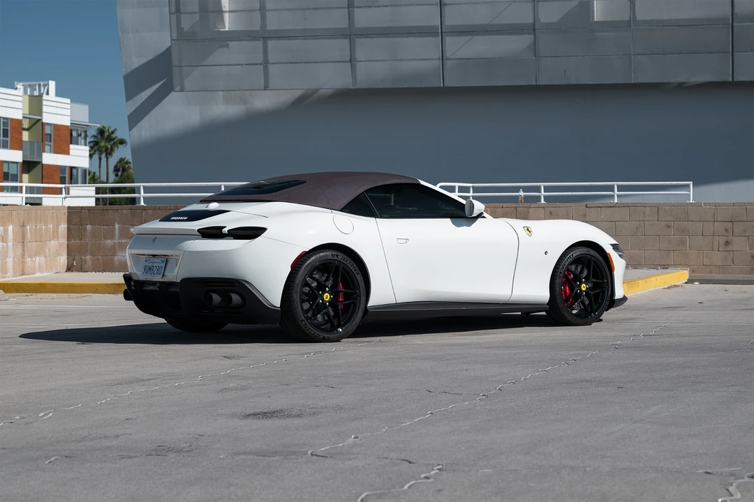 2025 Ferrari Roma Spider - Image 23 of 31