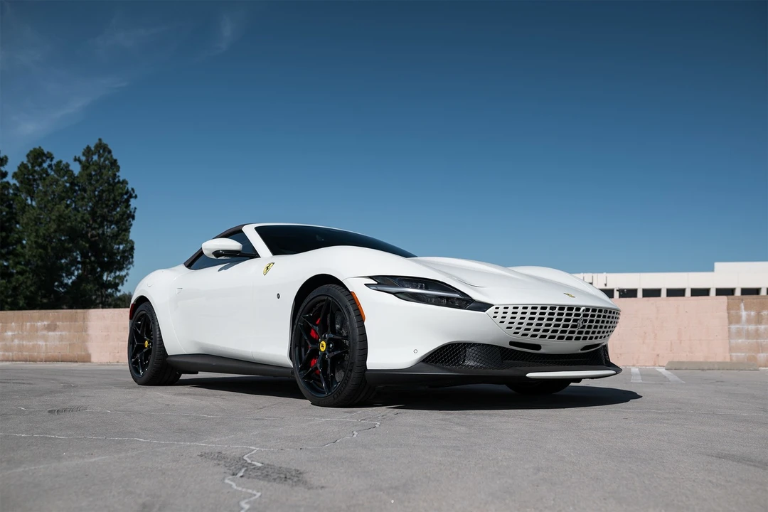 2025 Ferrari Roma Spider - Image 29 of 31