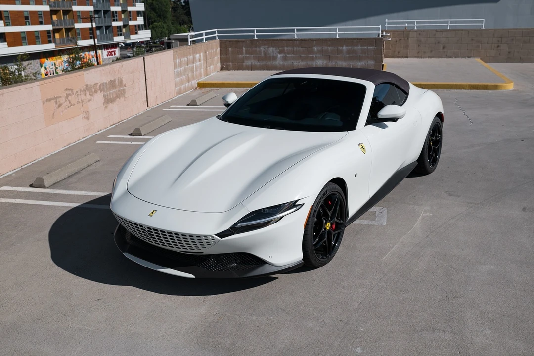2025 Ferrari Roma Spider - Image 17 of 31