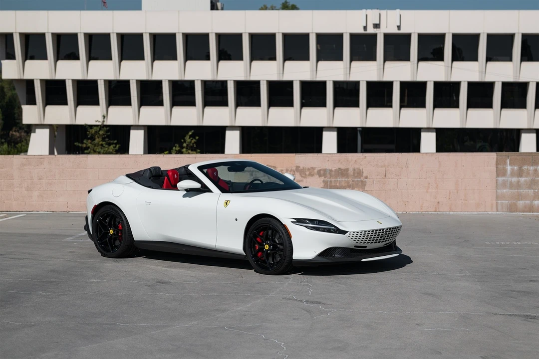 2025 Ferrari Roma Spider - Image 12 of 31