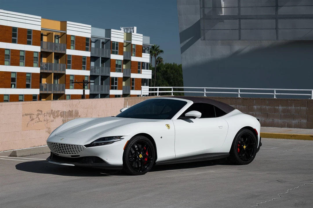 2025 Ferrari Roma Spider - Image 15 of 31