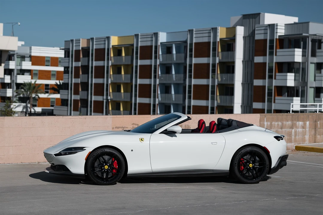 2025 Ferrari Roma Spider - Image 5 of 31