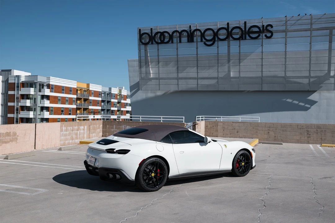 2025 Ferrari Roma Spider - Image 24 of 31