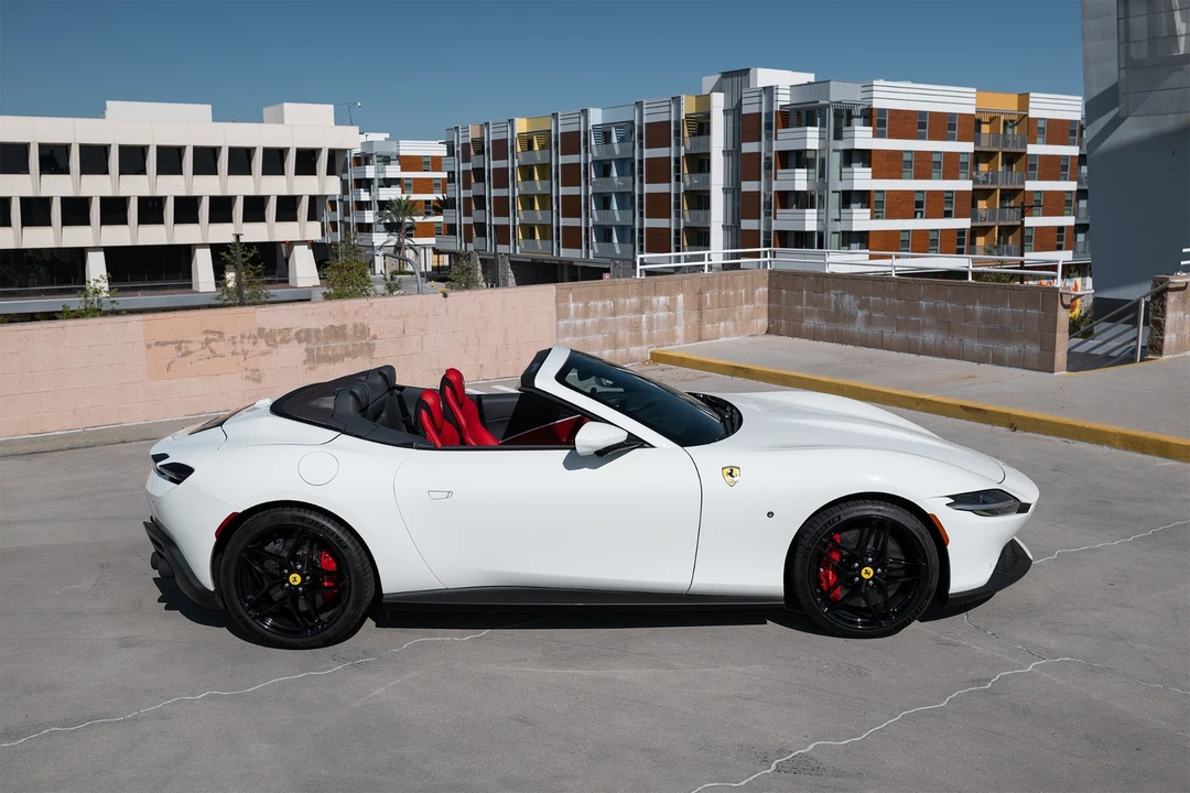 2025 Ferrari Roma Spider - Image 11 of 31