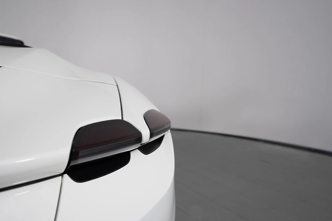 2025 Ferrari Roma Spider - Image 16 of 31
