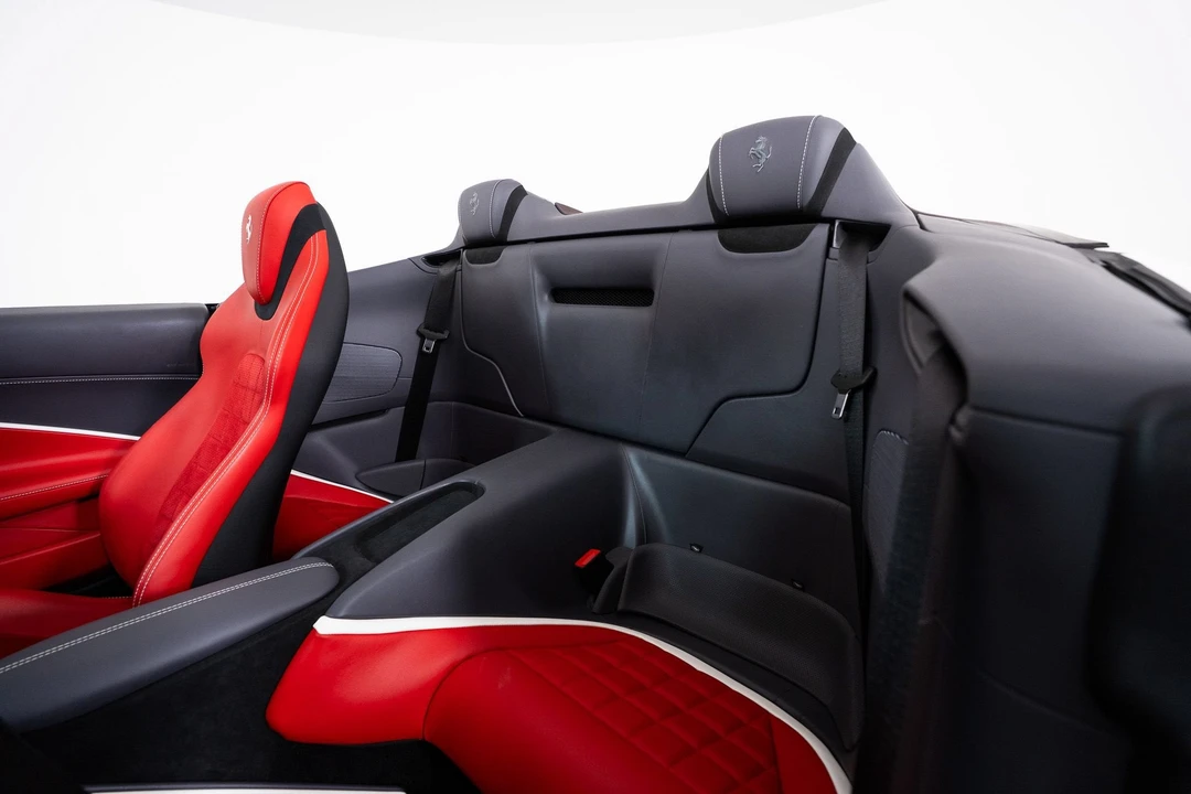 2025 Ferrari Roma Spider - Image 29 of 31