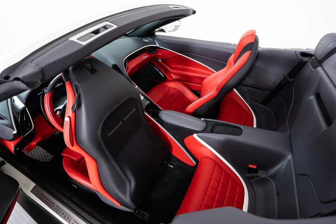 2025 Ferrari Roma Spider - Image 30 of 31