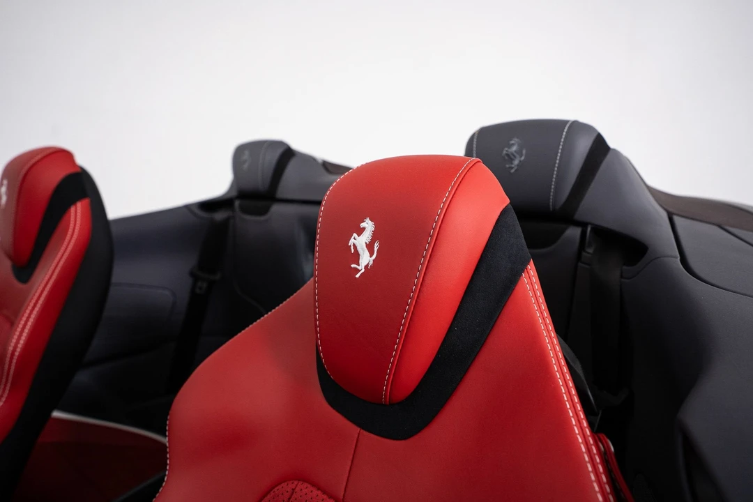 2025 Ferrari Roma Spider - Image 27 of 31