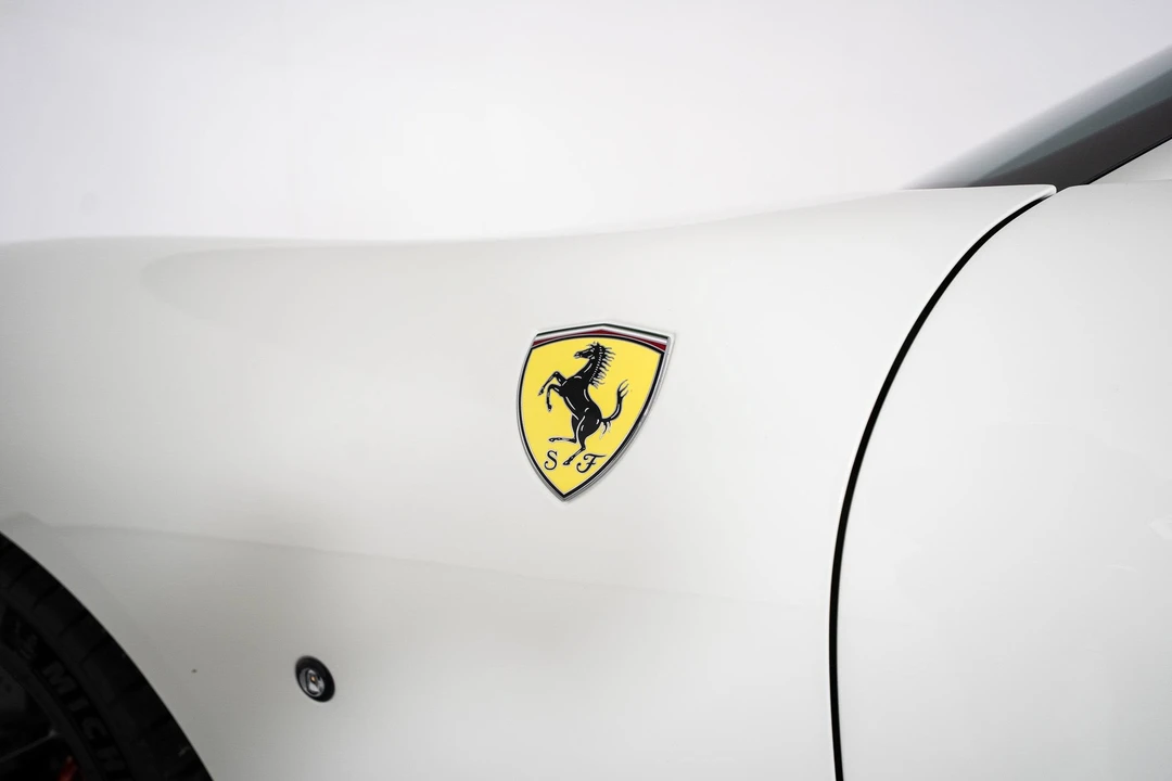 2025 Ferrari Roma Spider - Image 10 of 31