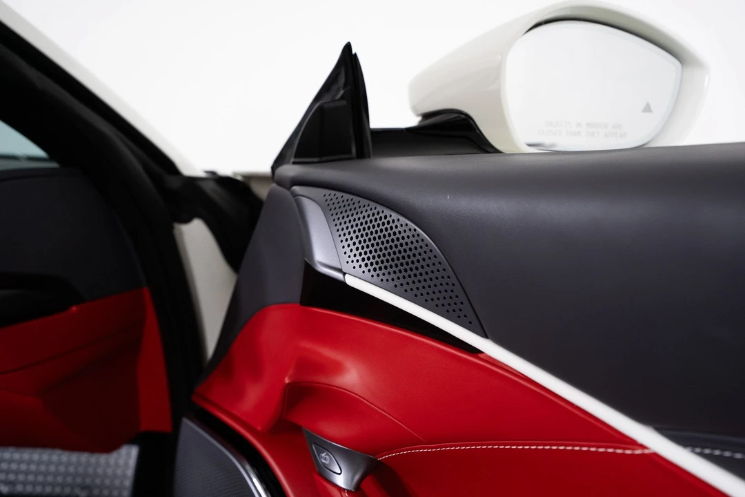 2025 Ferrari Roma Spider - Image 23 of 31