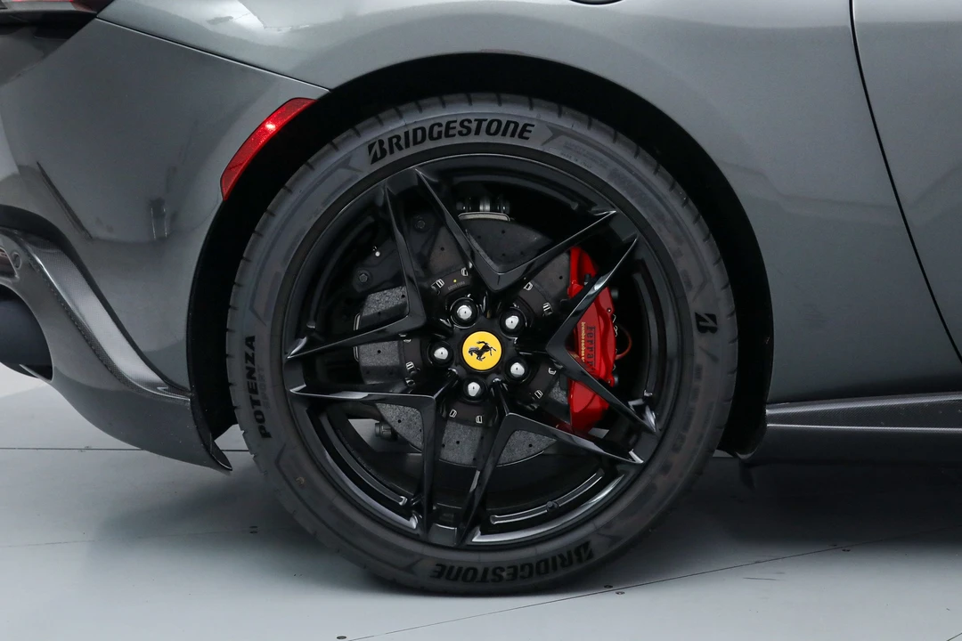 2025 Ferrari Roma Spider - Image 20 of 31