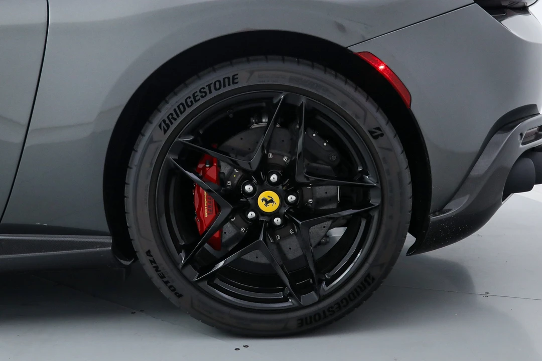 2025 Ferrari Roma Spider - Image 22 of 31