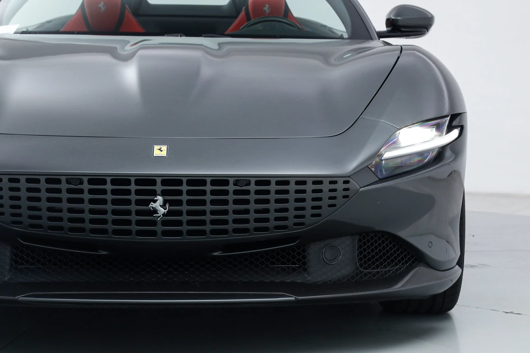 2025 Ferrari Roma Spider - Image 14 of 31