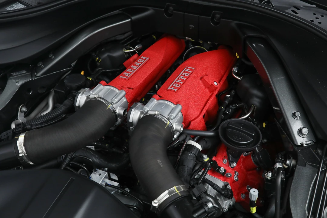 2025 Ferrari Roma Spider - Image 24 of 31