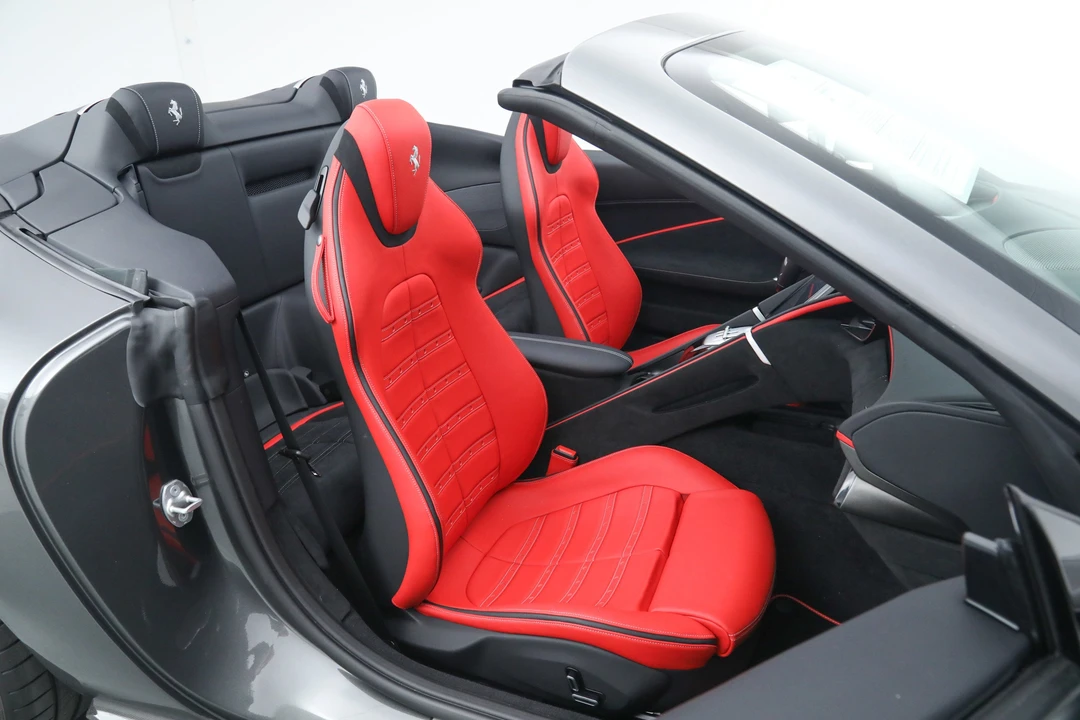 2025 Ferrari Roma Spider - Image 31 of 31