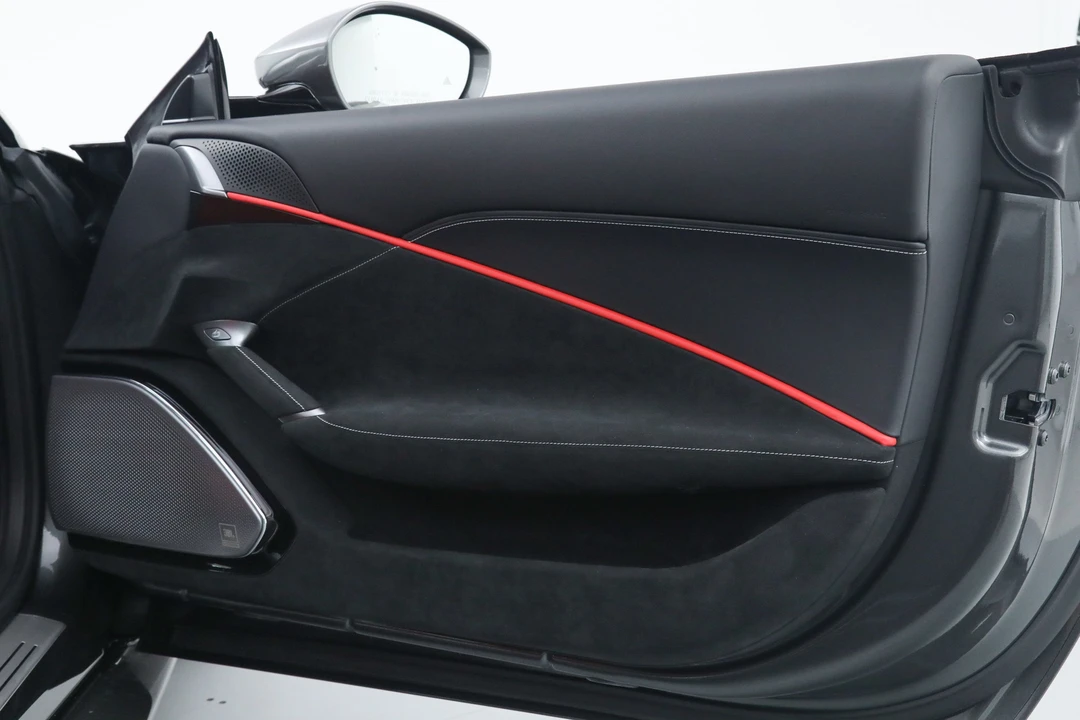 2025 Ferrari Roma Spider - Image 28 of 31
