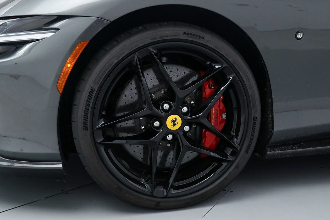 2025 Ferrari Roma Spider - Image 15 of 31