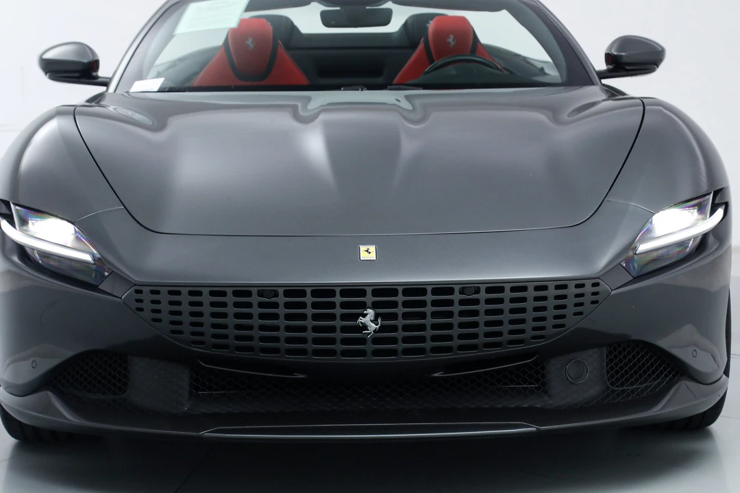 2025 Ferrari Roma Spider - Image 13 of 31