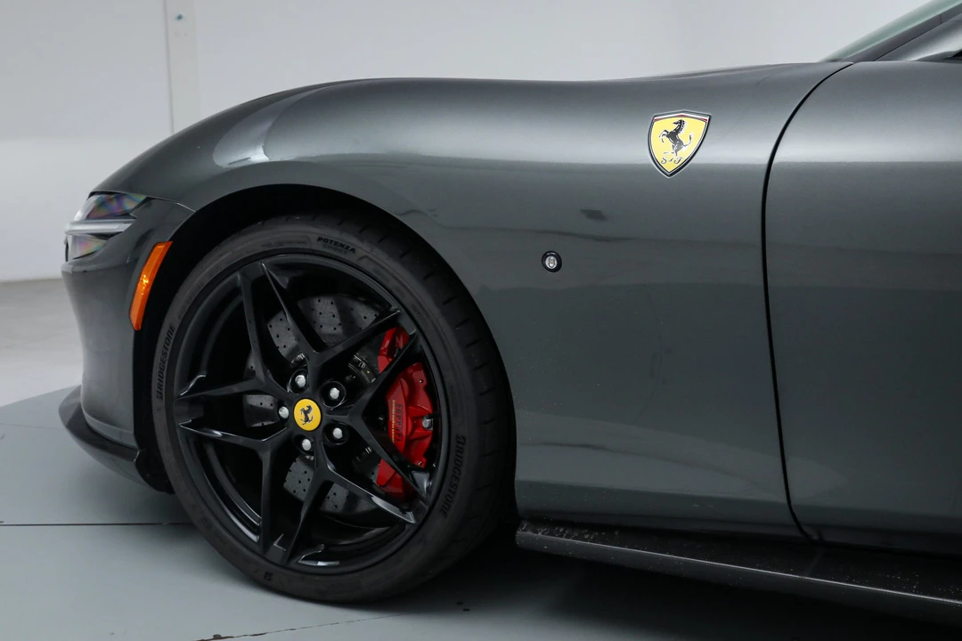 2025 Ferrari Roma Spider - Image 16 of 31