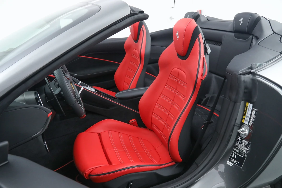 2025 Ferrari Roma Spider - Image 5 of 31