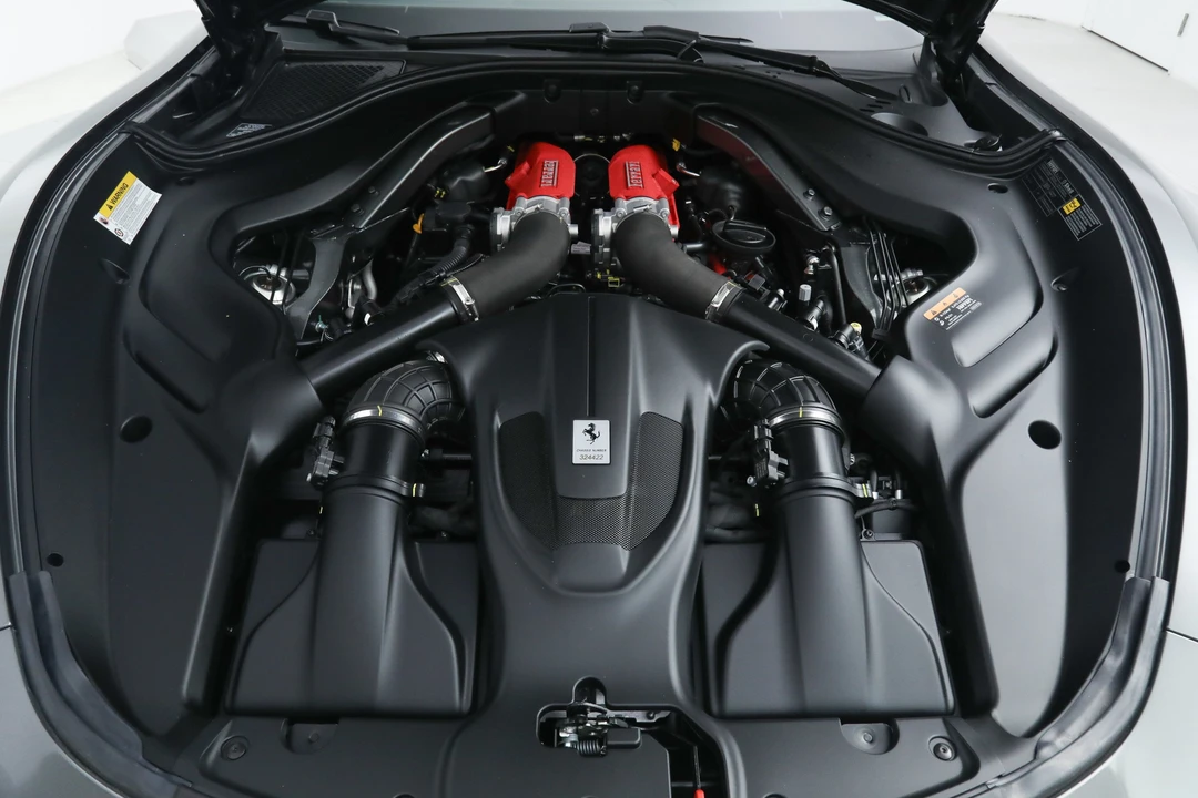 2025 Ferrari Roma Spider - Image 23 of 31