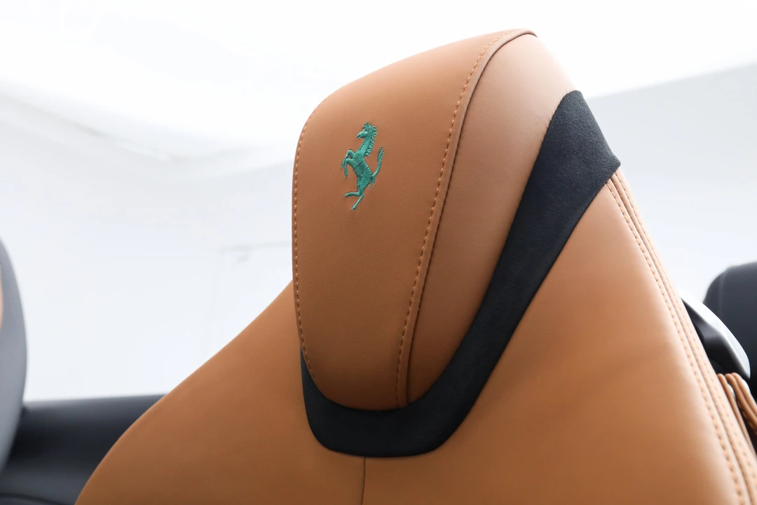 2025 Ferrari Roma Spider - Image 28 of 31