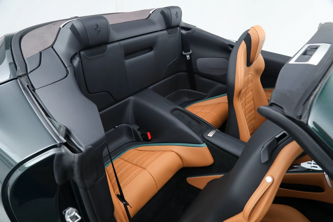 2025 Ferrari Roma Spider - Image 24 of 31