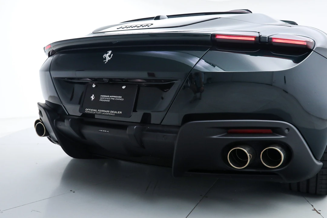 2025 Ferrari Roma Spider - Image 19 of 31