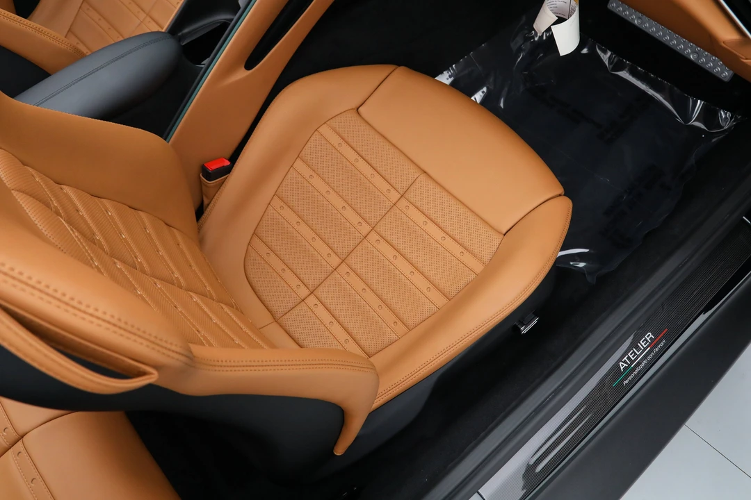 2025 Ferrari Roma Spider - Image 25 of 31