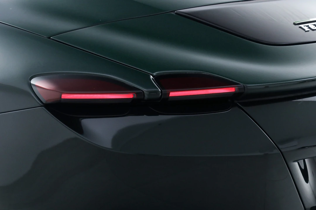 2025 Ferrari Roma Spider - Image 18 of 31