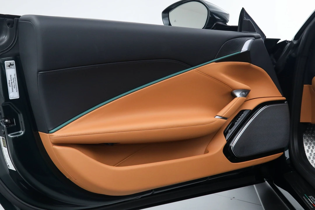 2025 Ferrari Roma Spider - Image 27 of 31