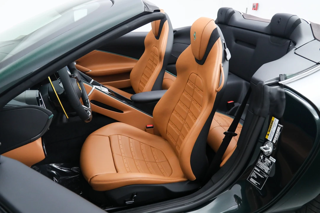 2025 Ferrari Roma Spider - Image 5 of 31