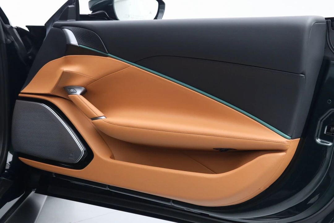 2025 Ferrari Roma Spider - Image 20 of 31