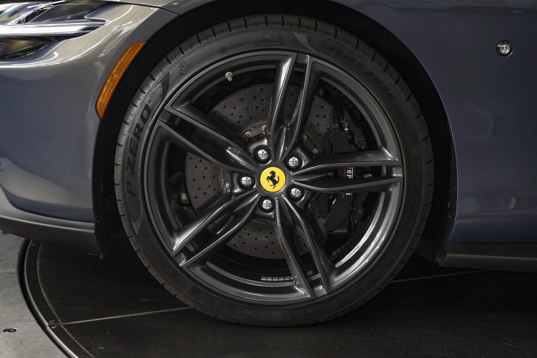 2025 Ferrari Roma Spider - Image 14 of 31