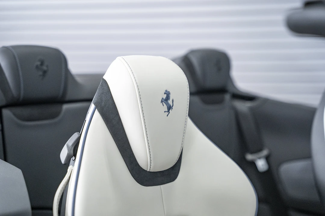 2025 Ferrari Roma Spider - Image 28 of 31