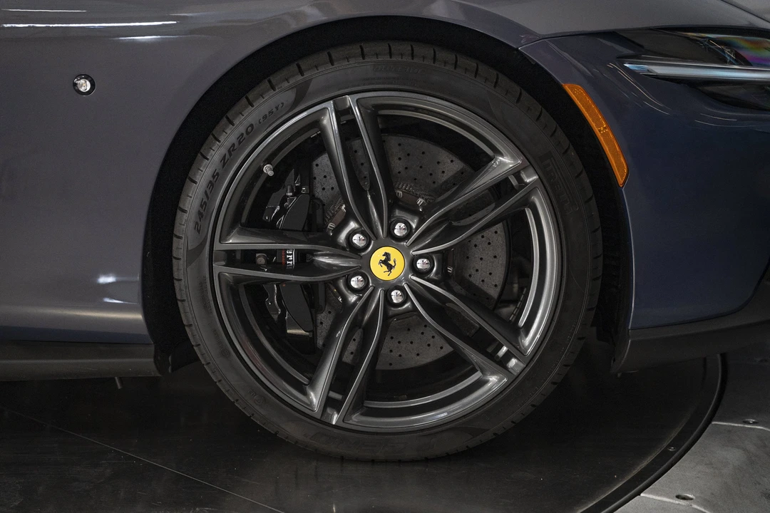 2025 Ferrari Roma Spider - Image 17 of 31