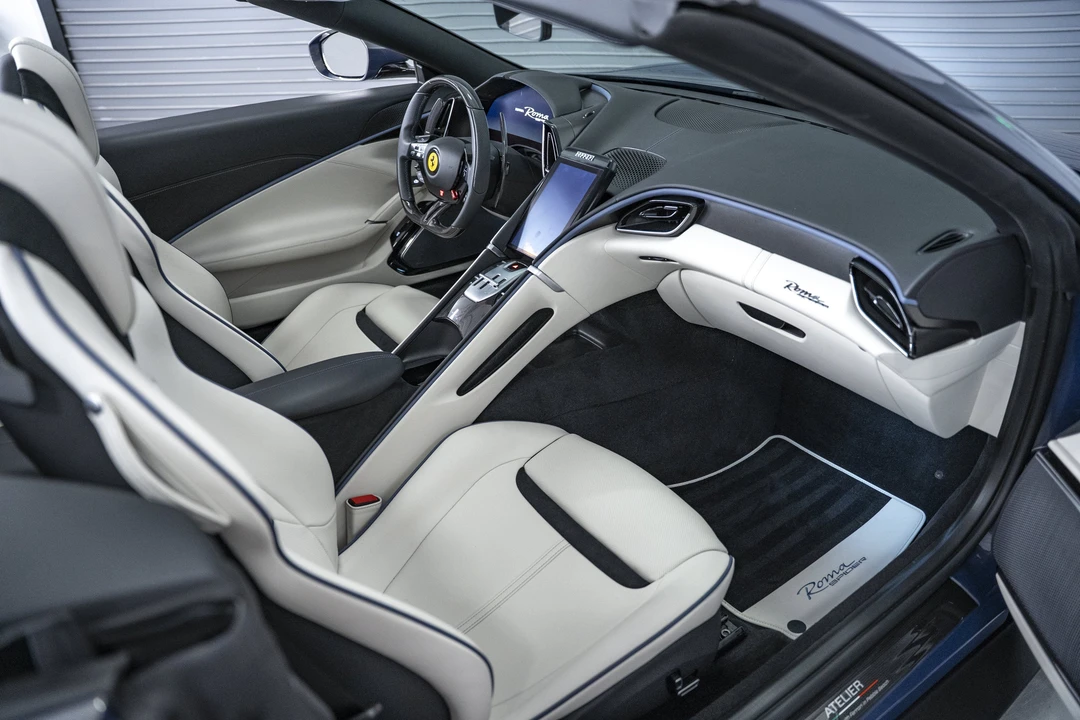 2025 Ferrari Roma Spider - Image 29 of 31