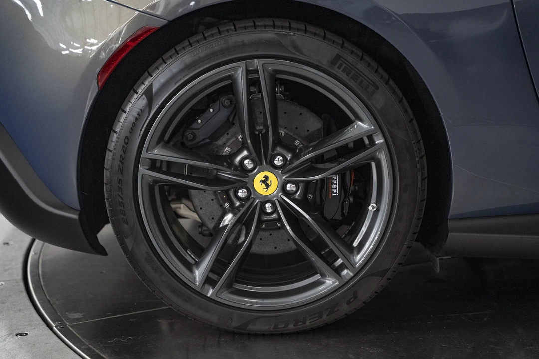 2025 Ferrari Roma Spider - Image 15 of 31